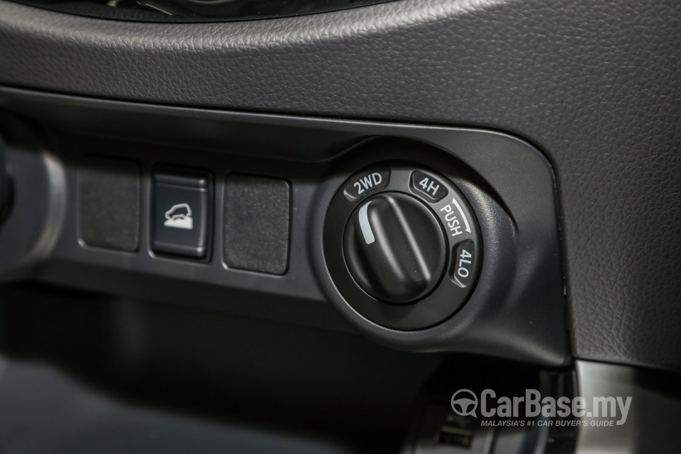 Nissan Navara D23 (2015) Interior