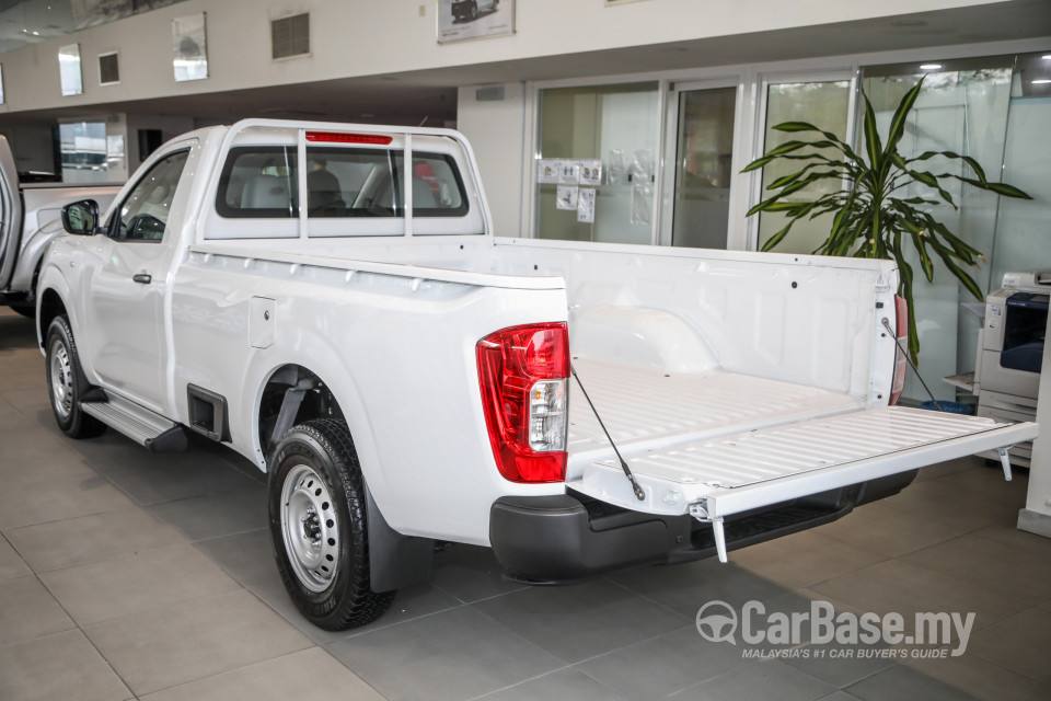 Nissan Navara D23 Facelift (2021) Exterior