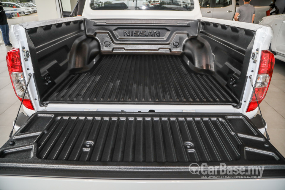 Nissan Navara D23 Facelift (2021) Exterior