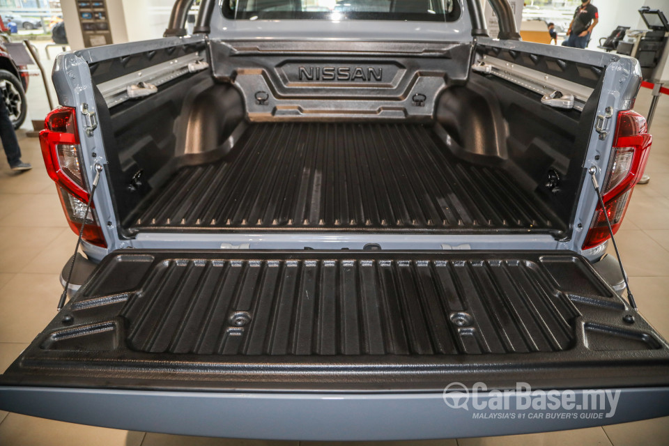 Nissan Navara D23 Facelift (2021) Exterior