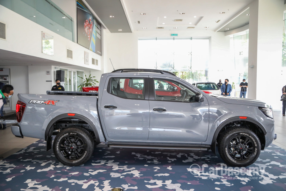 Nissan Navara D23 Facelift (2021) Exterior