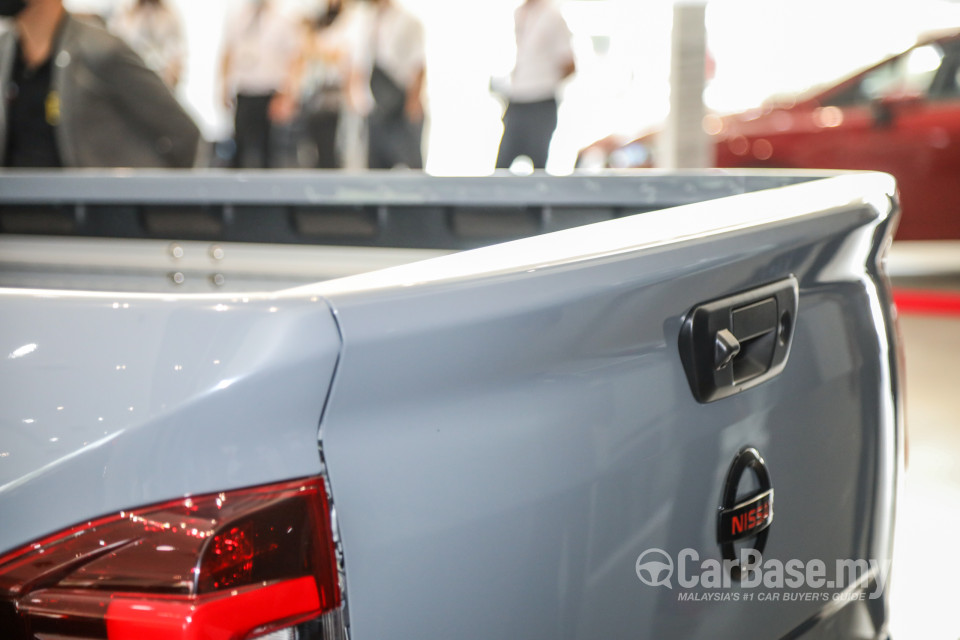 Nissan Navara D23 Facelift (2021) Exterior