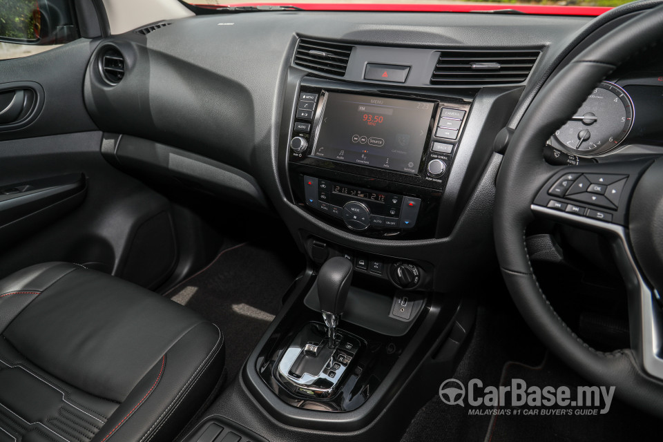 Nissan Navara D23 Facelift (2021) Interior