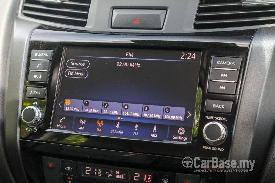 Nissan Navara D23 Facelift (2021) Interior