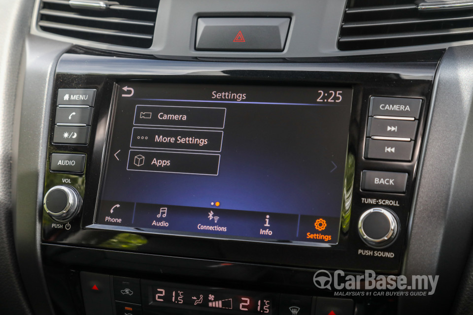 Nissan Navara D23 Facelift (2021) Interior
