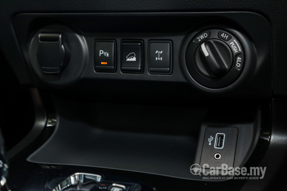 Nissan Navara D23 Facelift (2021) Interior