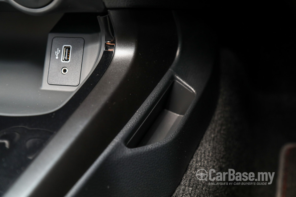 Nissan Navara D23 Facelift (2021) Interior