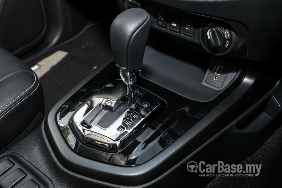 Nissan Navara D23 Facelift (2021) Interior