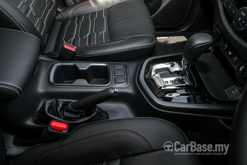 Nissan Navara D23 Facelift (2021) Interior