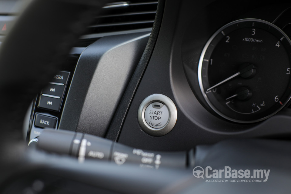 Nissan Navara D23 Facelift (2021) Interior