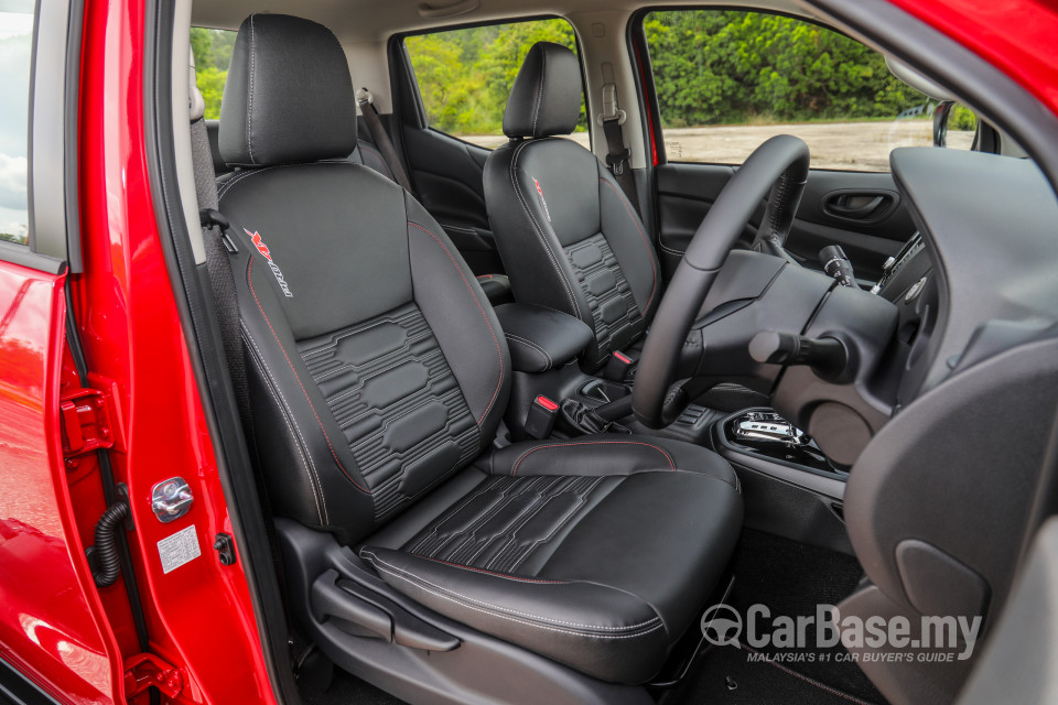 Nissan Navara D23 Facelift (2021) Interior