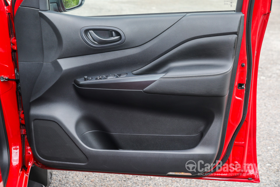 Nissan Navara D23 Facelift (2021) Interior