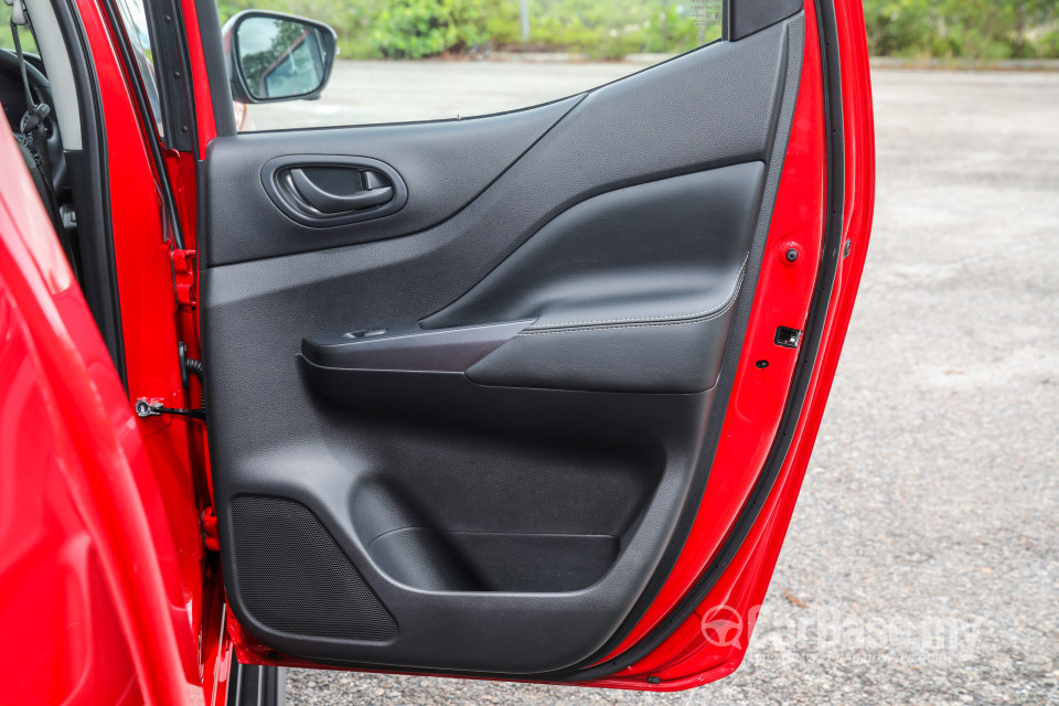 Nissan Navara D23 Facelift (2021) Interior