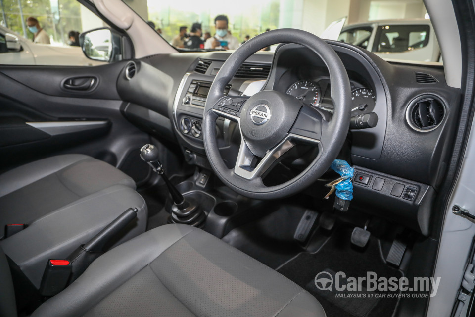 Nissan Navara D23 Facelift (2021) Interior