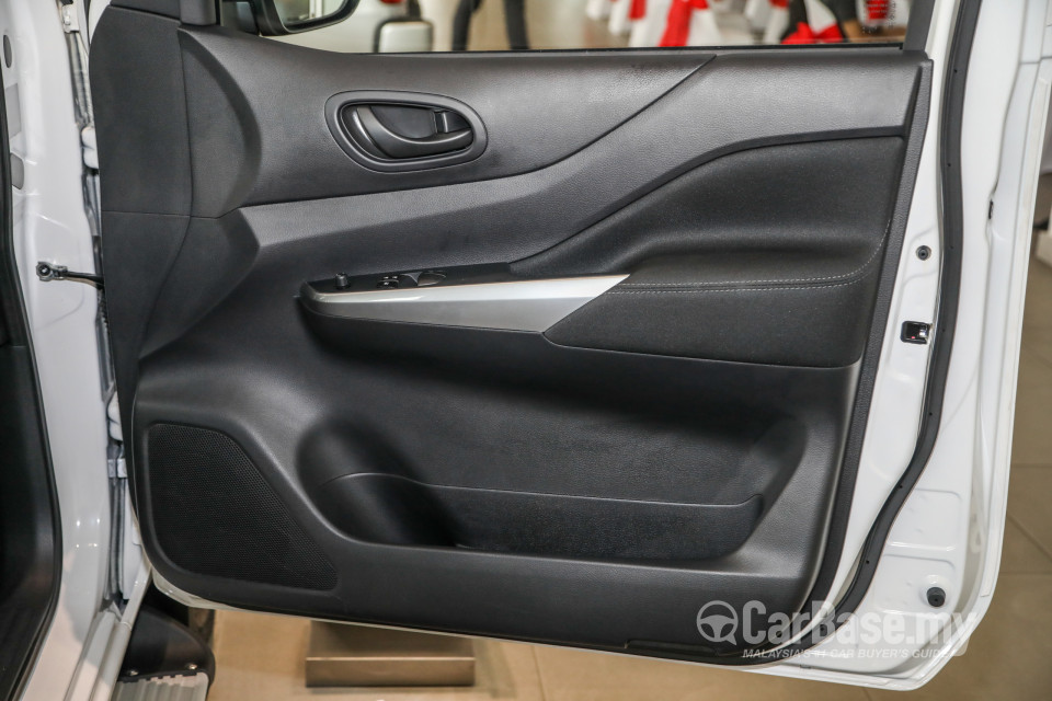 Nissan Navara D23 Facelift (2021) Interior