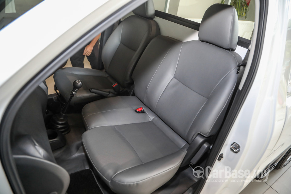 Nissan Navara D23 Facelift (2021) Interior