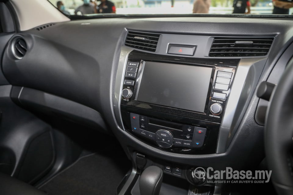 Nissan Navara D23 Facelift (2021) Interior