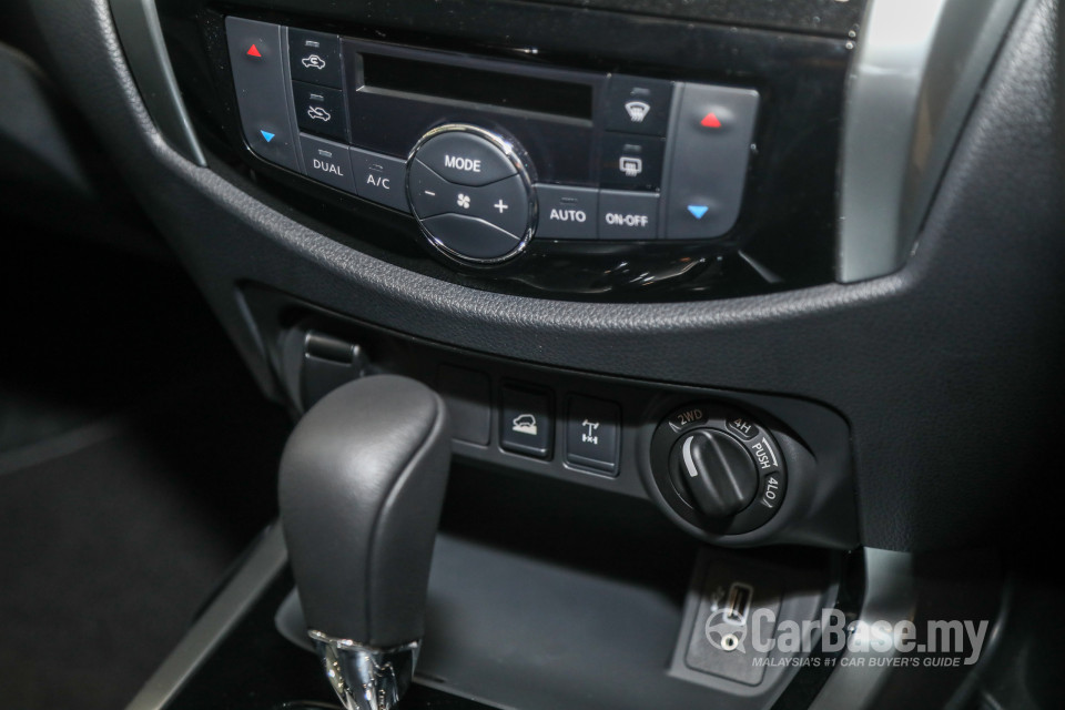 Nissan Navara D23 Facelift (2021) Interior