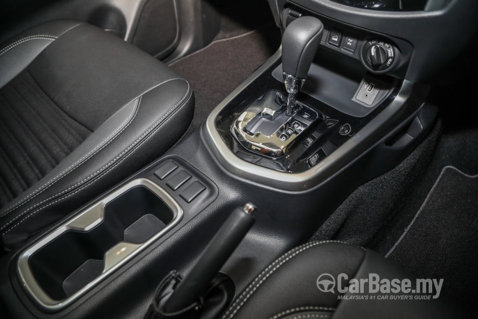 Nissan Navara D23 Facelift (2021) Interior