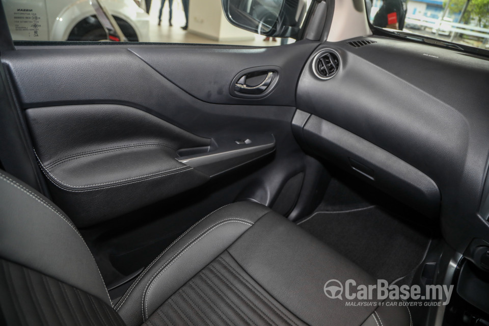 Nissan Navara D23 Facelift (2021) Interior