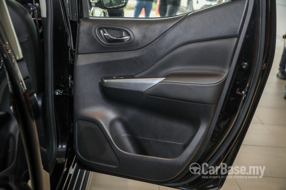 Nissan Navara D23 Facelift (2021) Interior