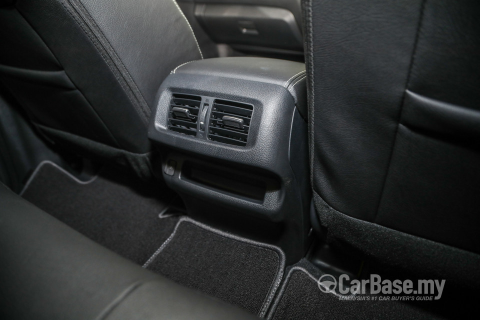 Nissan Navara D23 Facelift (2021) Interior