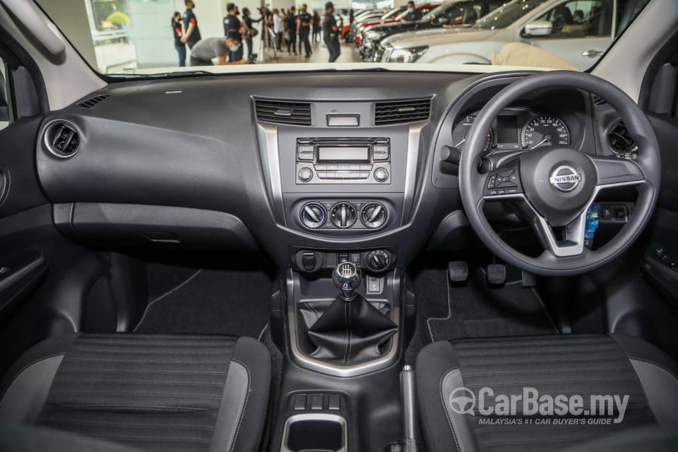 Nissan Navara D23 Facelift (2021) Interior