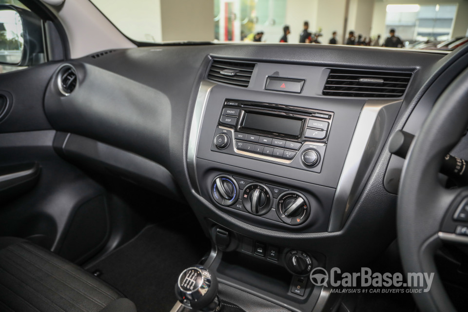 Nissan Navara D23 Facelift (2021) Interior