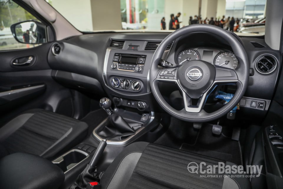 Nissan Navara D23 Facelift (2021) Interior