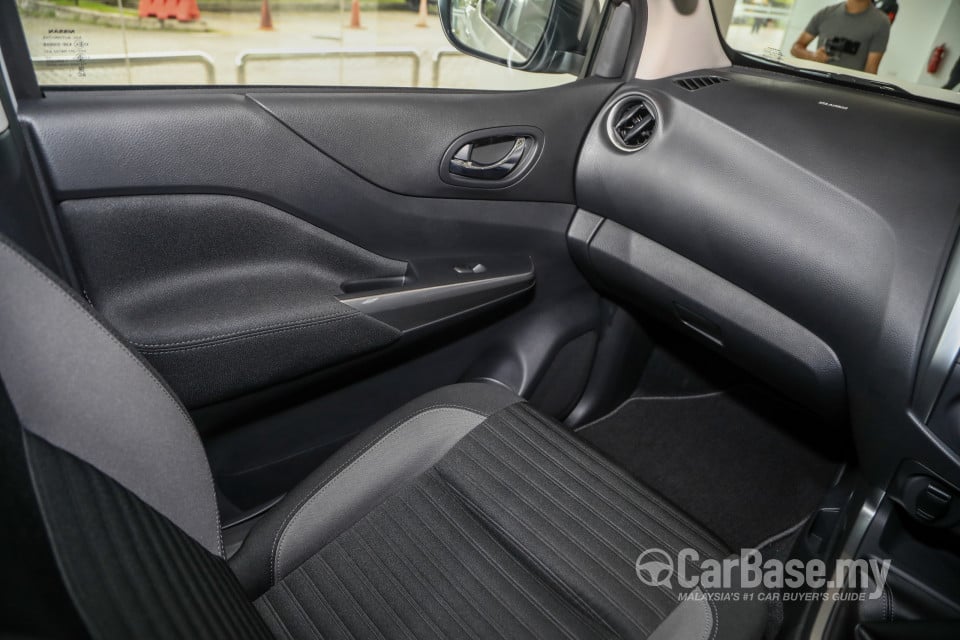 Nissan Navara D23 Facelift (2021) Interior