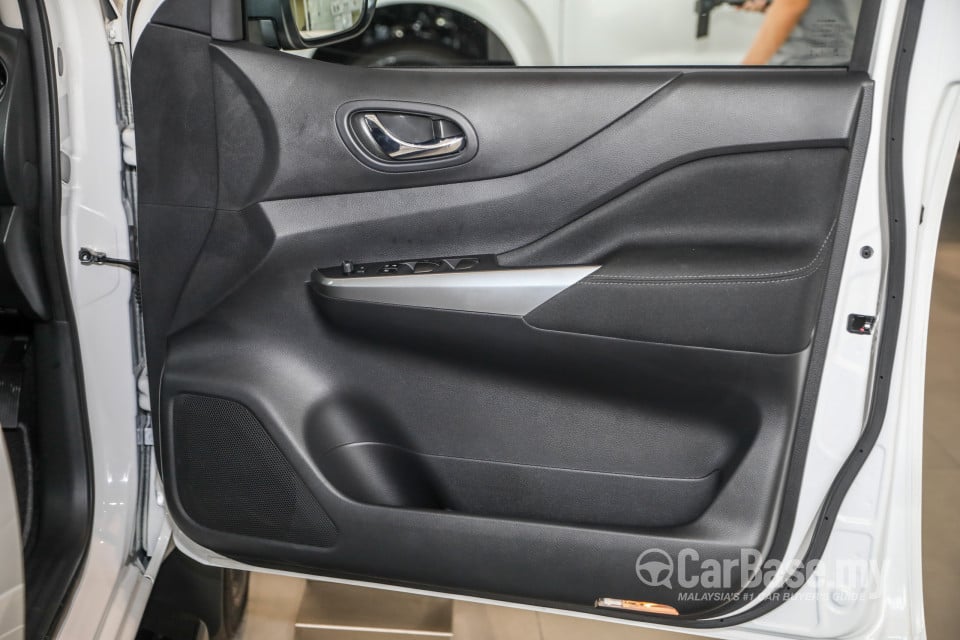 Nissan Navara D23 Facelift (2021) Interior