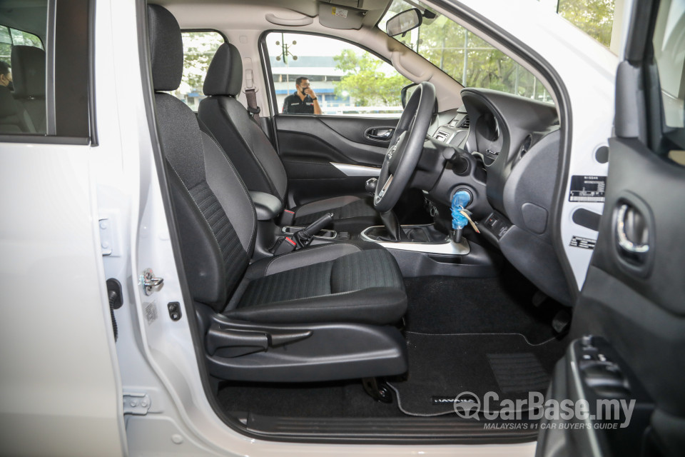 Nissan Navara D23 Facelift (2021) Interior