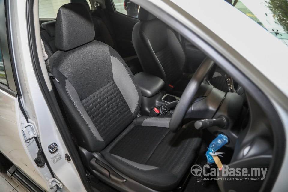 Nissan Navara D23 Facelift (2021) Interior