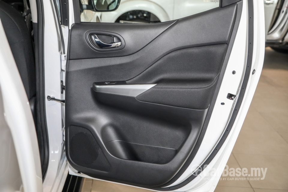 Nissan Navara D23 Facelift (2021) Interior