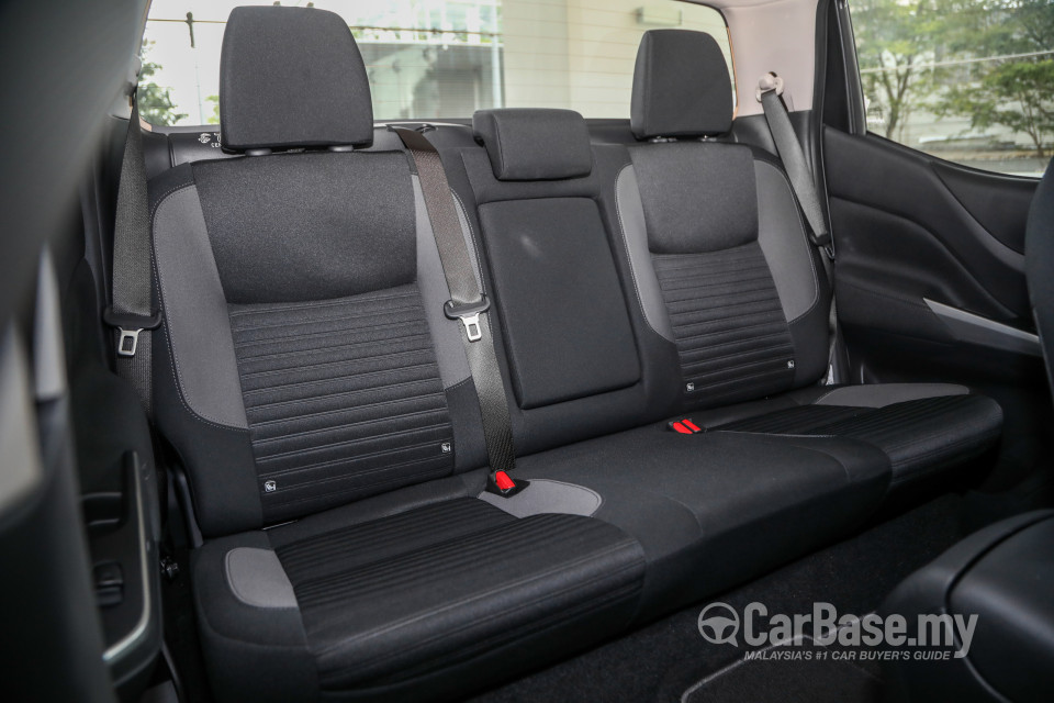 Nissan Navara D23 Facelift (2021) Interior