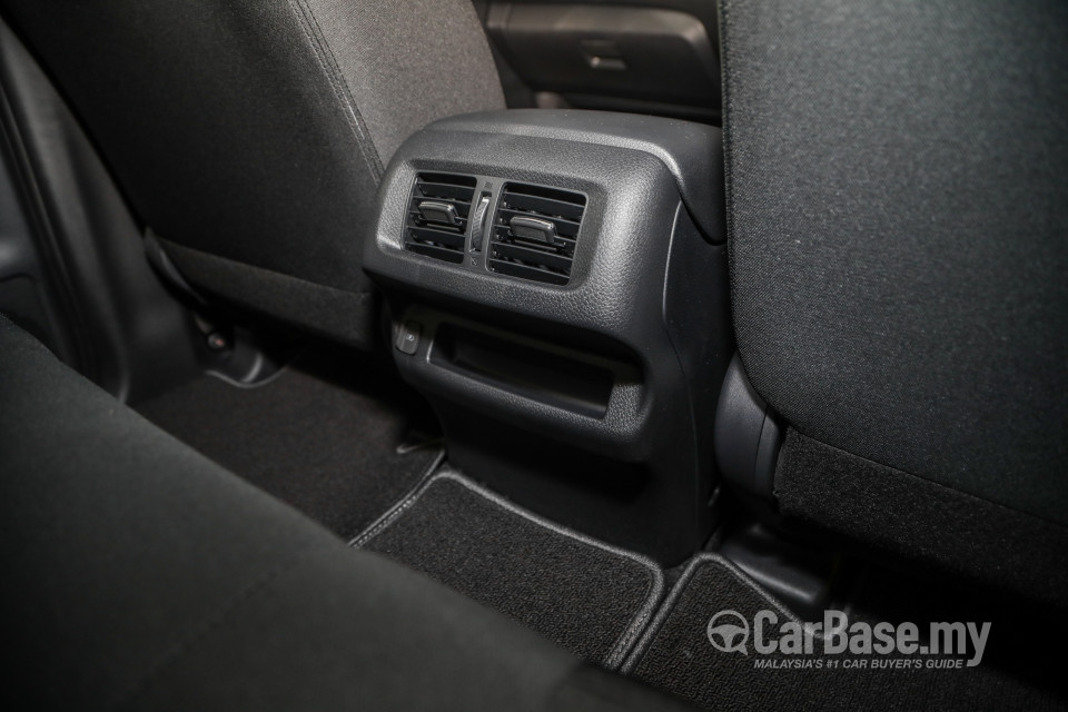 Nissan Navara D23 Facelift (2021) Interior