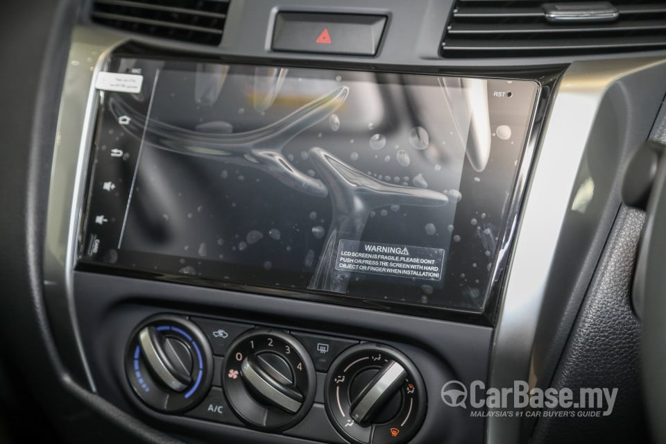 Nissan Navara D23 Facelift (2021) Interior