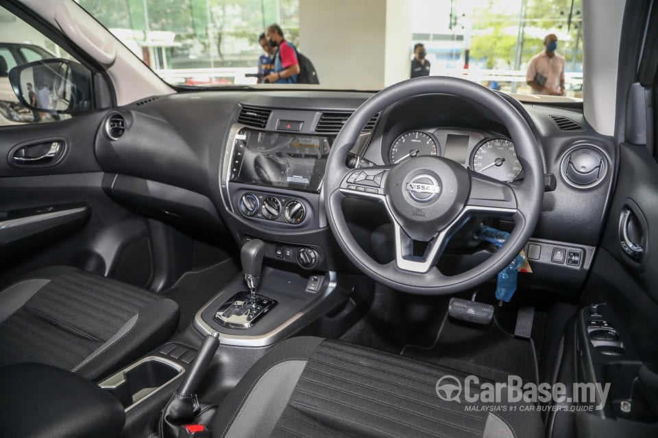 Nissan Navara D23 Facelift (2021) Interior
