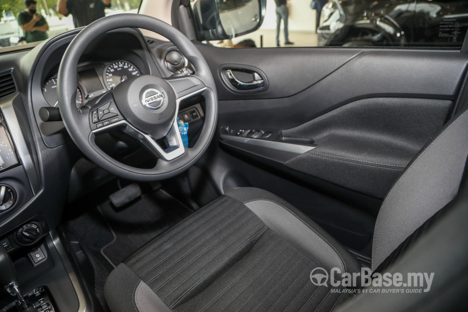Nissan Navara D23 Facelift (2021) Interior