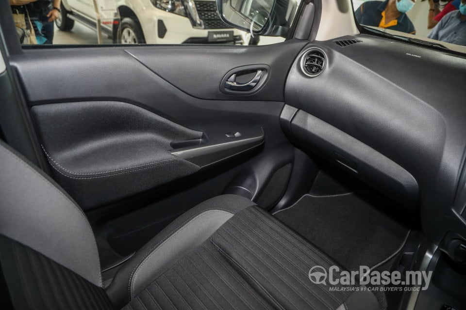 Nissan Navara D23 Facelift (2021) Interior