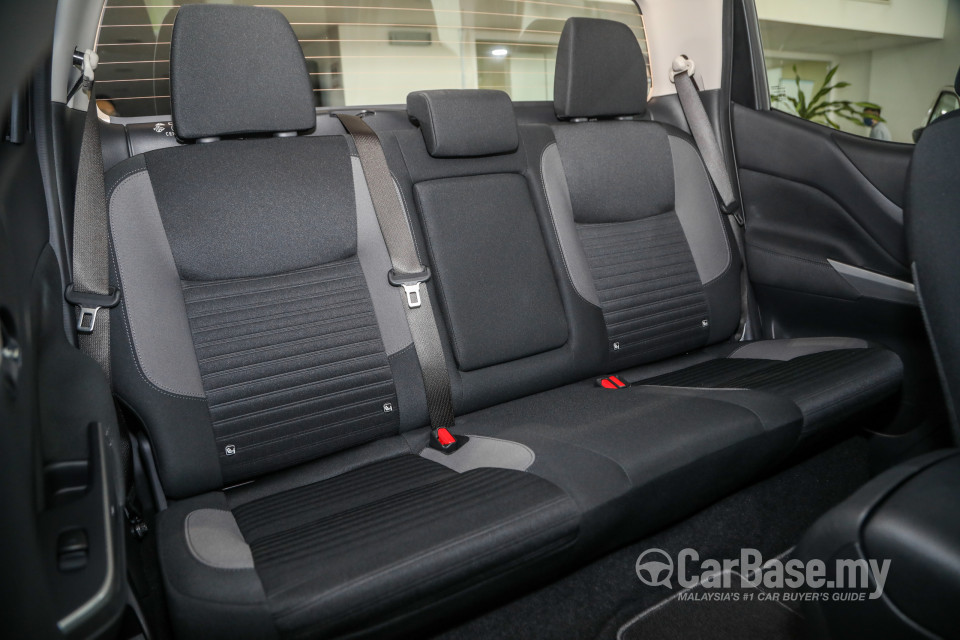 Nissan Navara D23 Facelift (2021) Interior