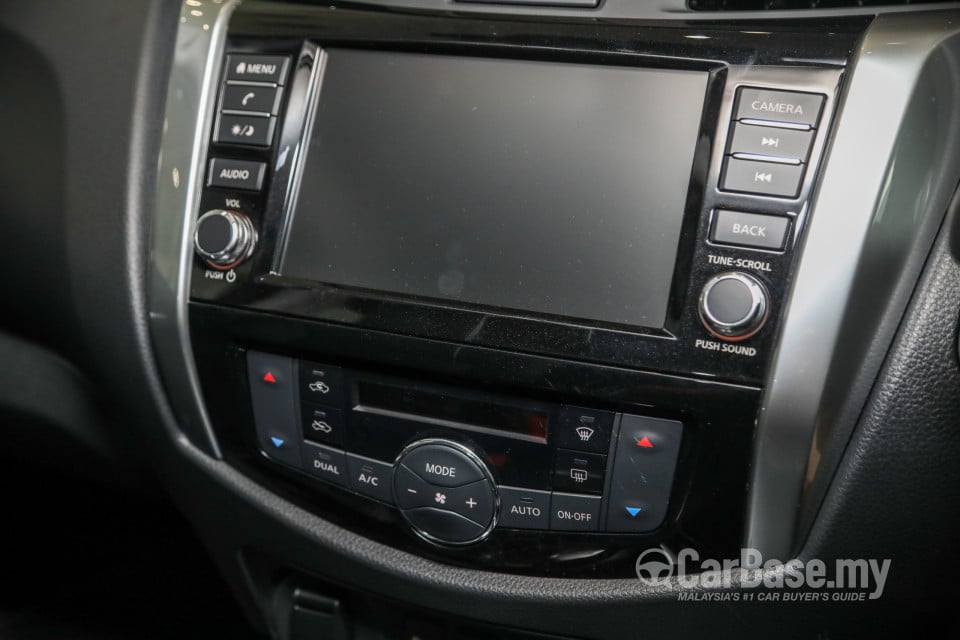 Nissan Navara D23 Facelift (2021) Interior