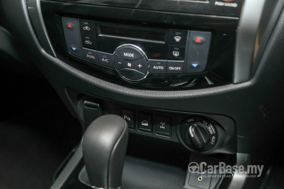 Nissan Navara D23 Facelift (2021) Interior