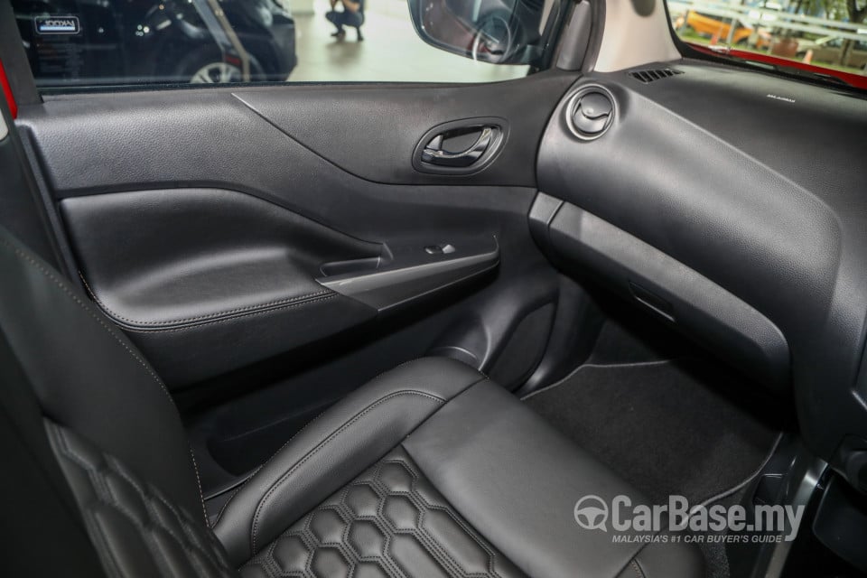 Nissan Navara D23 Facelift (2021) Interior