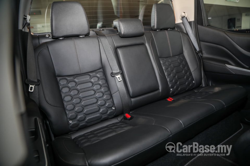Nissan Navara D23 Facelift (2021) Interior