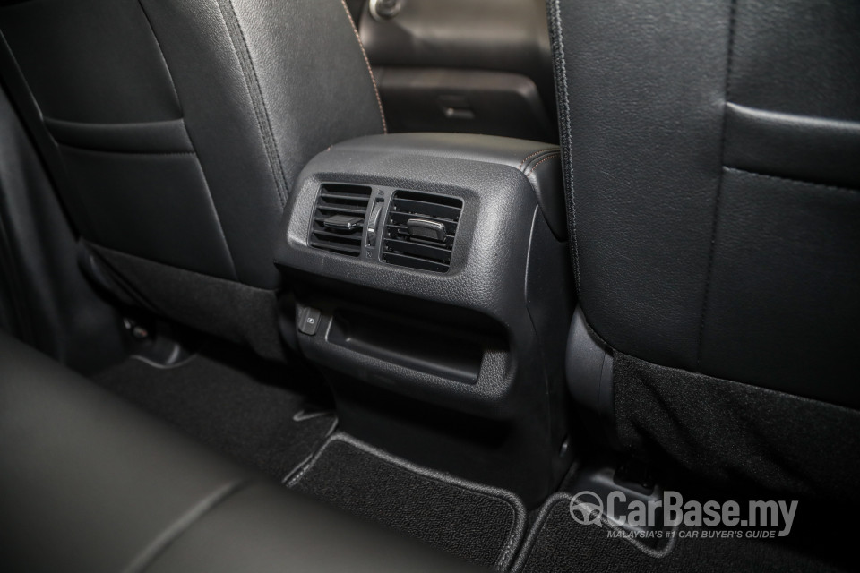 Nissan Navara D23 Facelift (2021) Interior