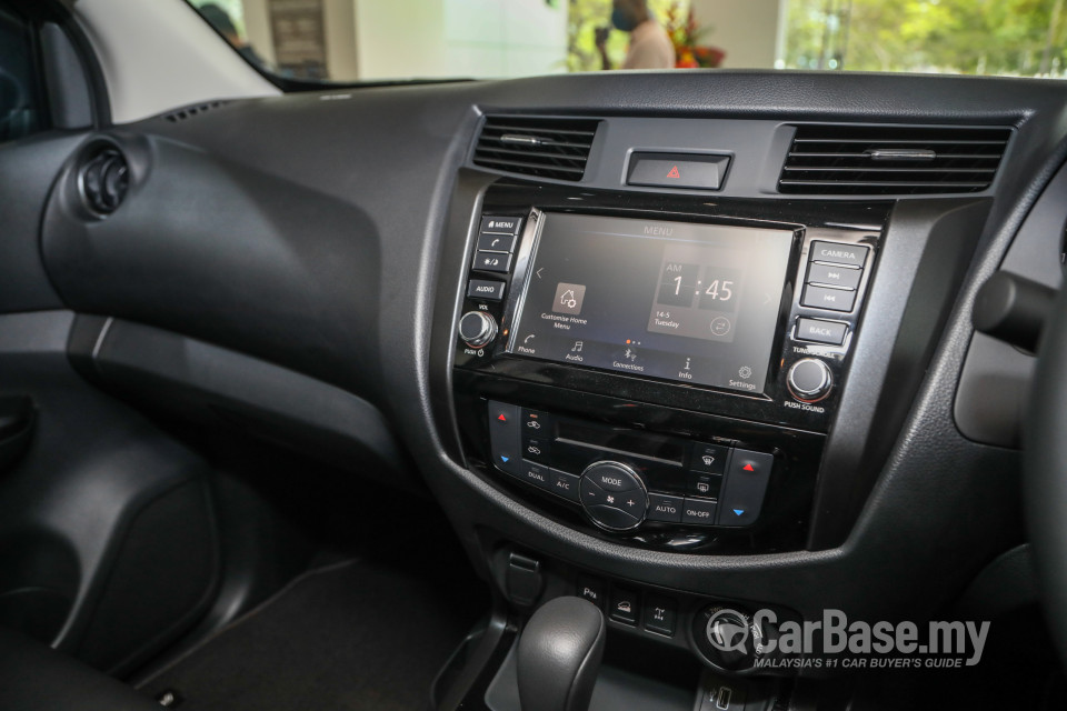 Nissan Navara D23 Facelift (2021) Interior