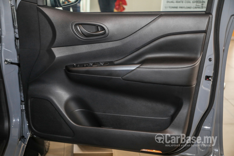 Nissan Navara D23 Facelift (2021) Interior