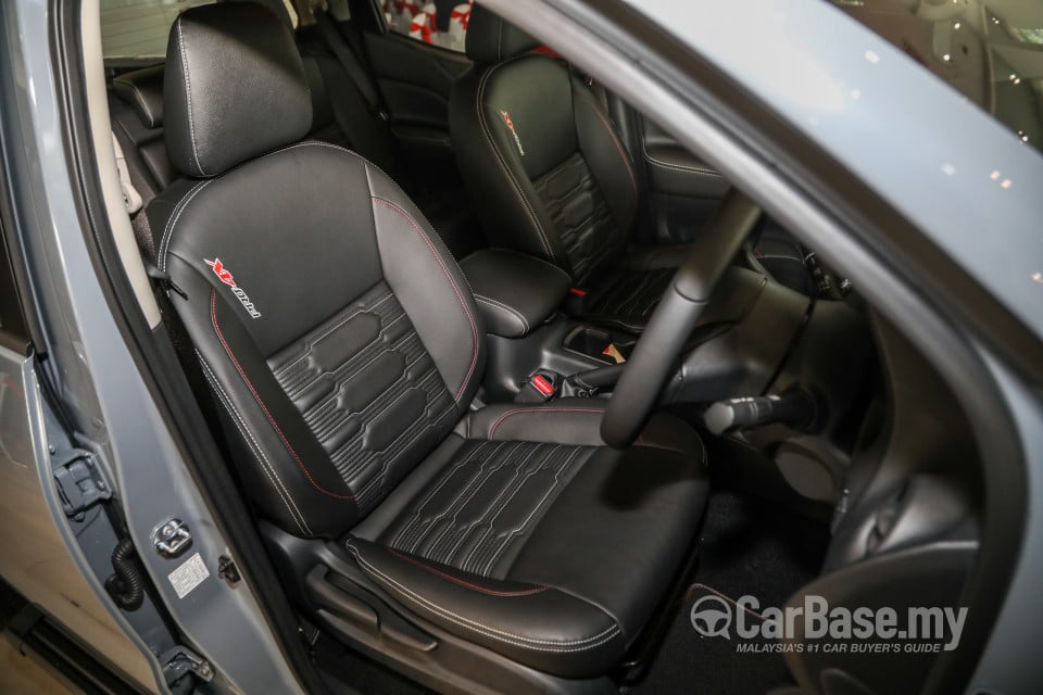 Nissan Navara D23 Facelift (2021) Interior
