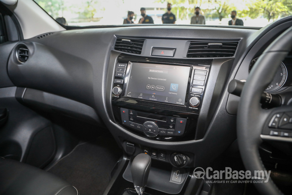 Nissan Navara D23 Facelift (2021) Interior